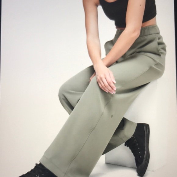 lululemon athletica Pants - Lululemon On the Fly Wide Leg 7/8 Pant Woven NWT